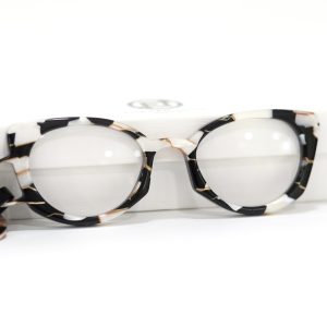 Gafas negras con blanco