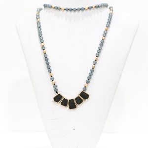 Collar gris y dorado