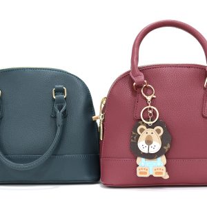Bolsos de cuero con llavero de león