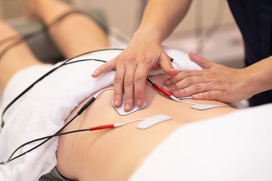 Sesión de electroestimulación en Maristegui, centro de estética en Pozuelo de Alarcón para tonificación muscular y mejora corporal