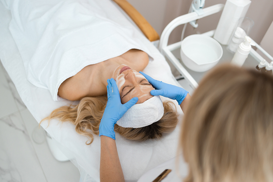 Sesión de higiene facial profesional en Maristegui, centro de estética en Pozuelo de Alarcón